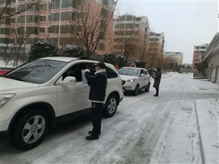 极悦娱乐投资张龙阳、侯杰,天福雅苑卡点执勤.jpg